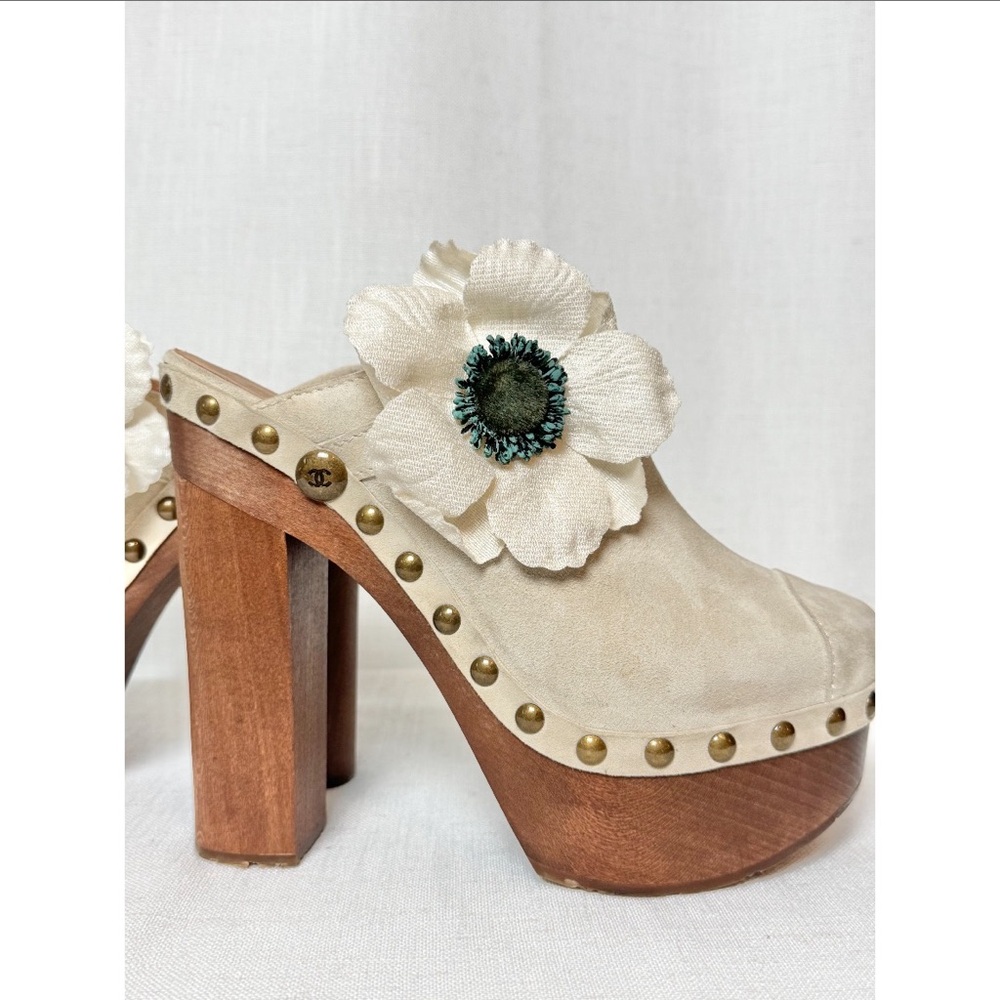 CHANEL Bridal Cream Floral Platform Clogs - Picture 4 of 13